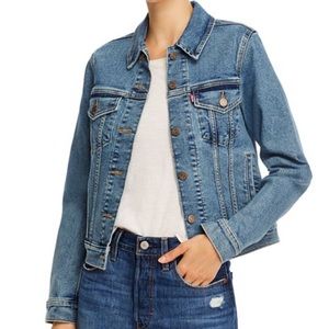 Levi’s denim jacket (M). So trendy!